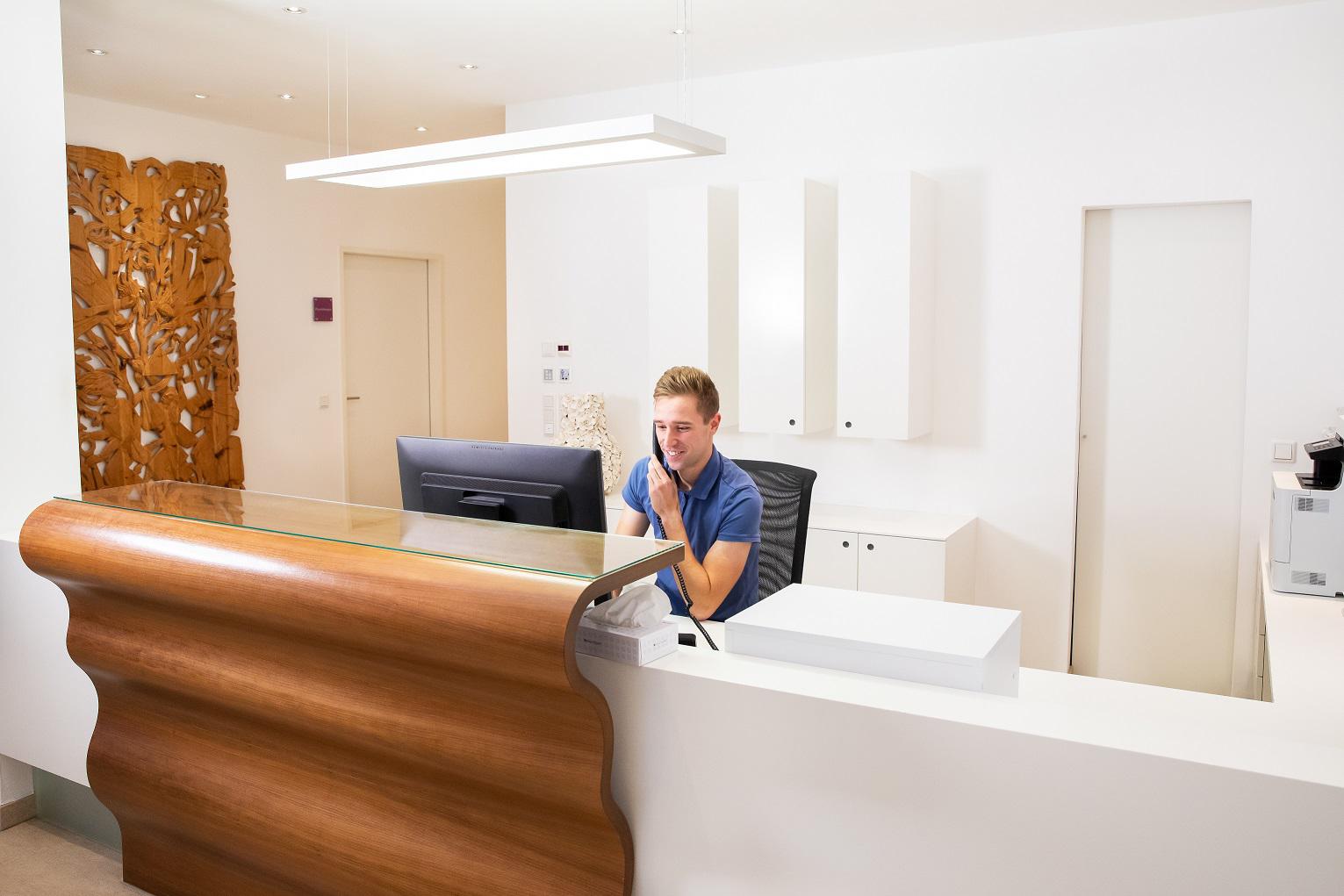 Dr. Molnar Lungenfacharzt, Aniferstraße 9 in Anif