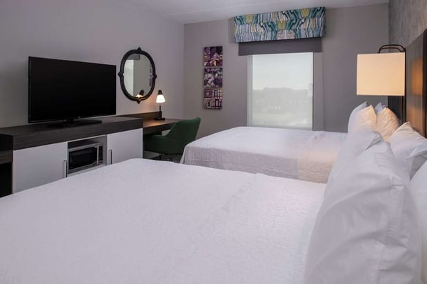 Images Hampton Inn & Suites Winston-Salem Downtown