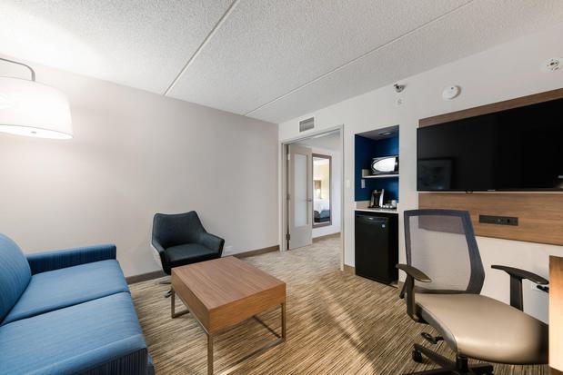 Images Holiday Inn Express Naperville by IHG