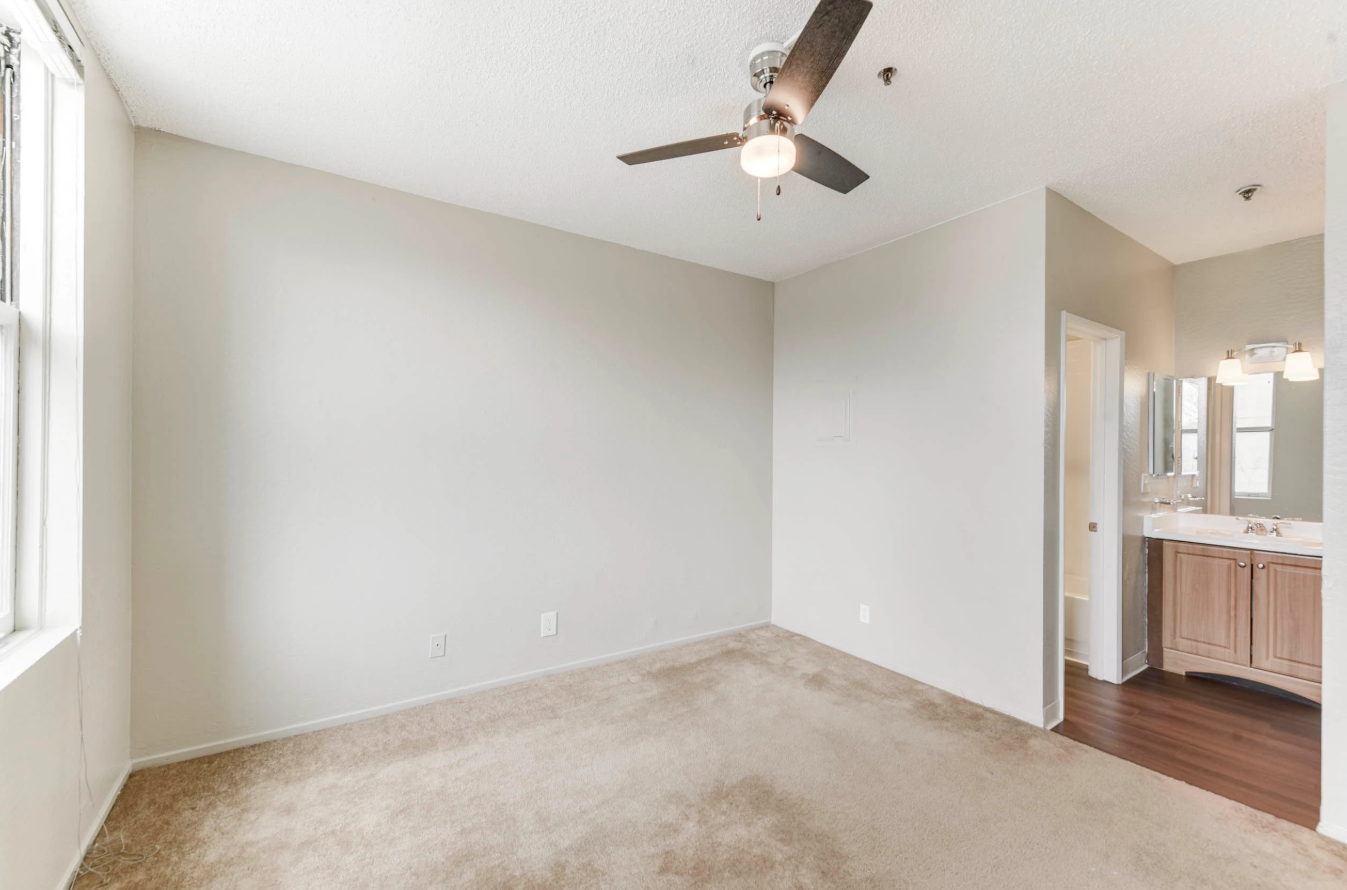 Unfurnished Room