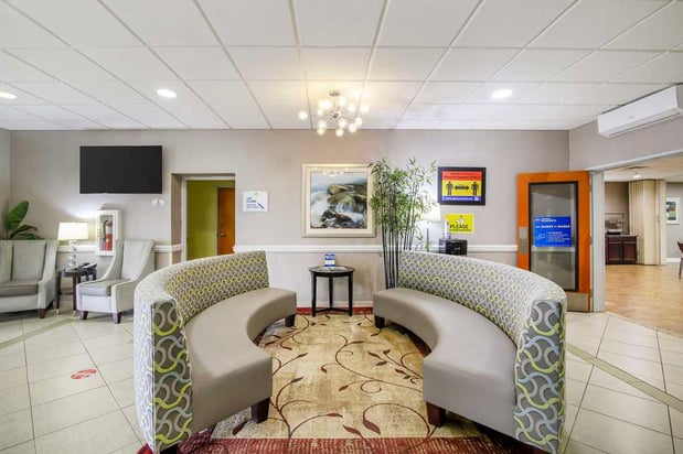 Images Best Western Plus Brunswick Inn & Suites