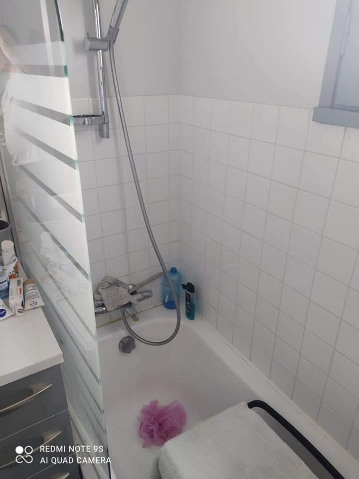 Avant reprise.
Pour installation de douche