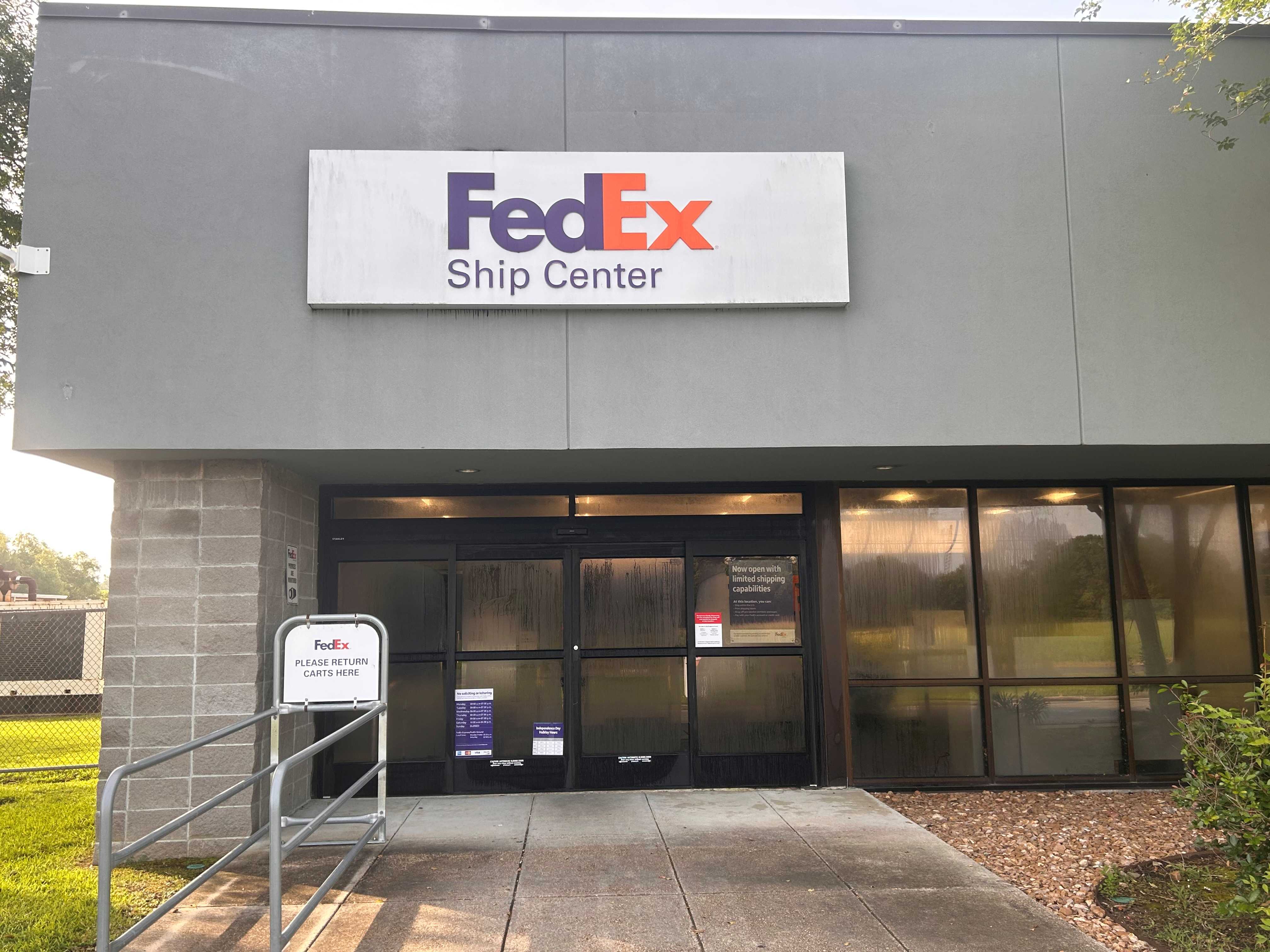 FedEx Office Ship Center Image