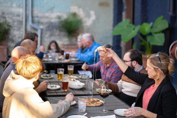 Images Mama Devechios Pizzeria