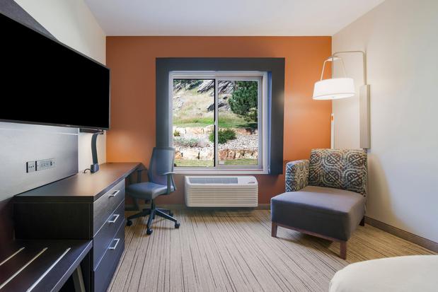 Images Holiday Inn Express & Suites Custer, an IHG Hotel