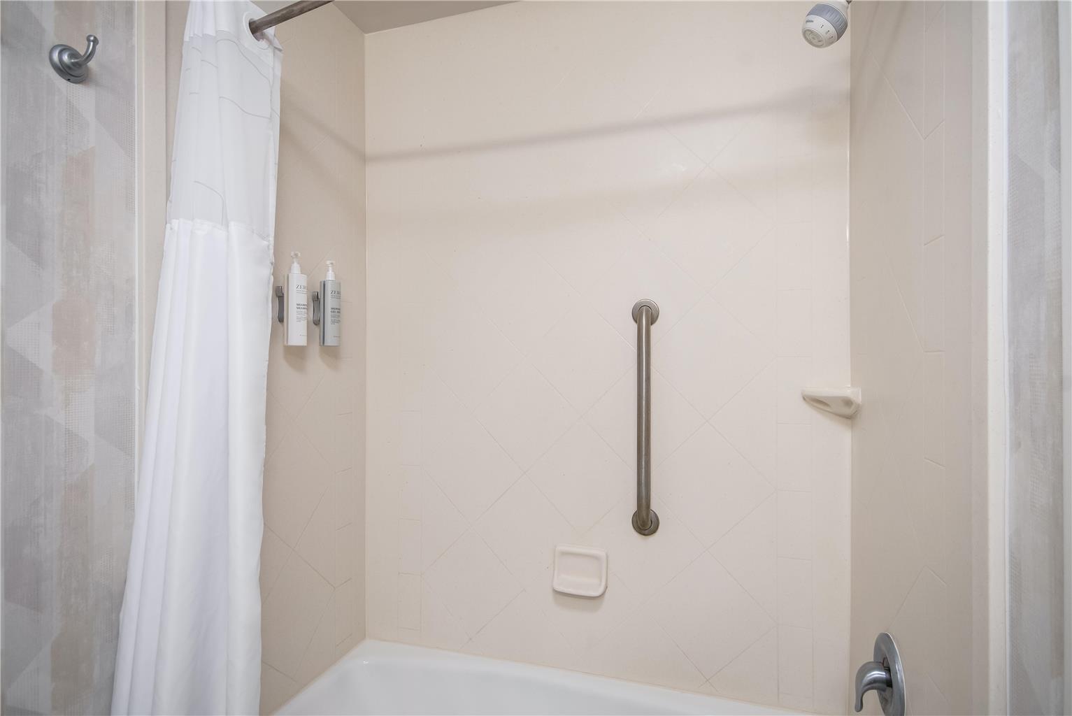 Guest room bath