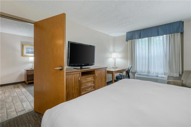 Images SureStay Plus by Best Western Elizabethtown Hershey