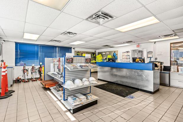 Images United Rentals