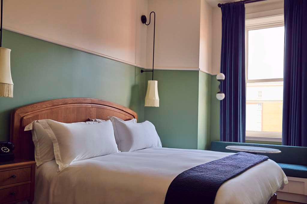 The Drayton Hotel Savannah, Curio Collection by Hilton