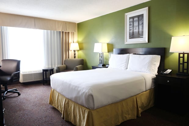 Images Holiday Inn Chicago Oakbrook by IHG
