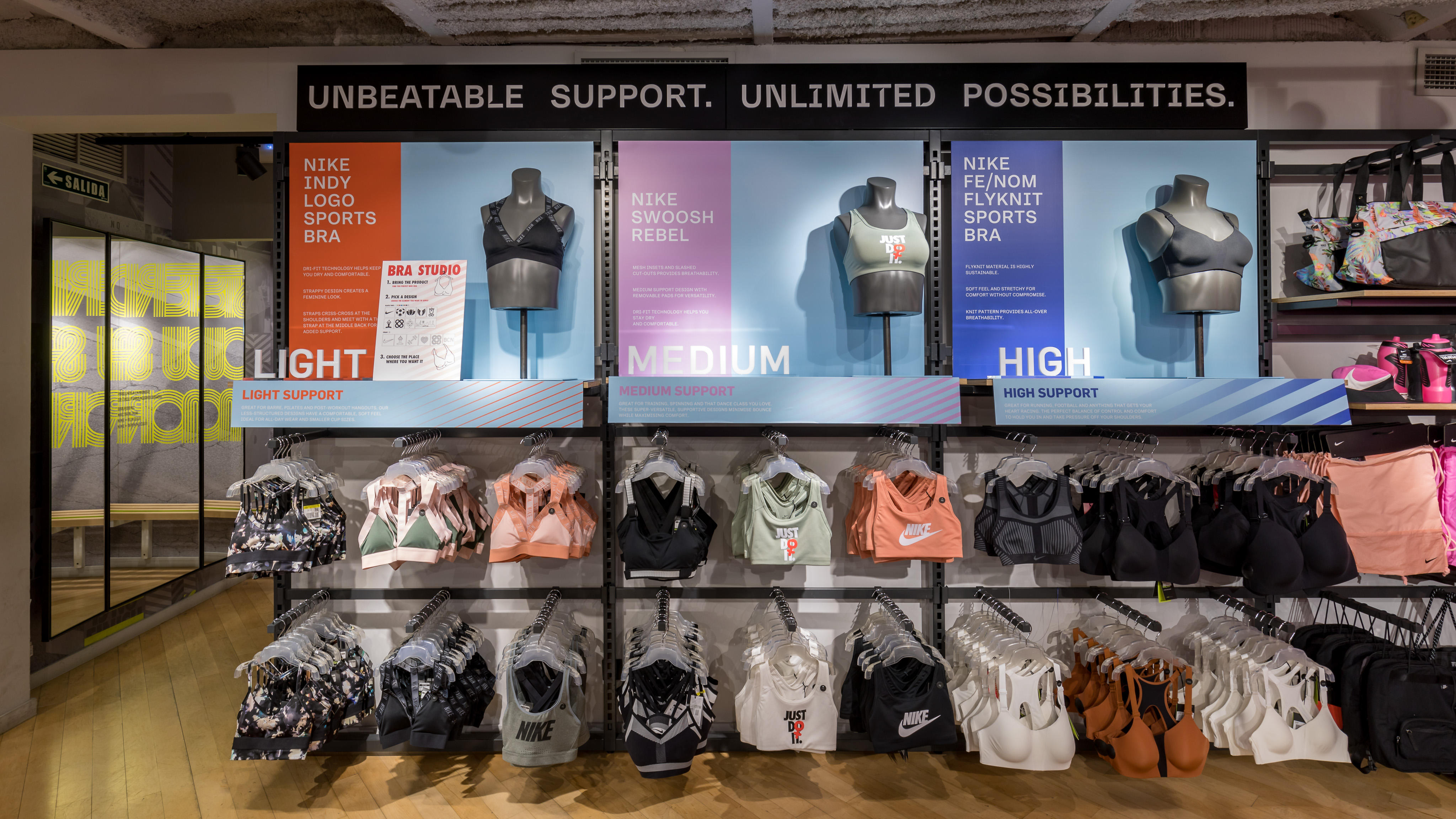 Nike Store - Las Ramblas - Deportes Y Ocio: Y Ropas (Al Por Menor Y Accesorios) en Barcelona (dirección, horarios, opiniones, TEL: 933015...) - Infobel