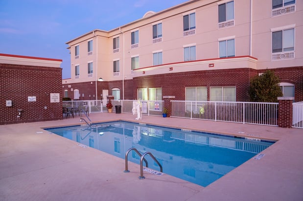 Images Holiday Inn Express Pembroke by IHG