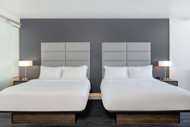 Images hotelVetro Iowa City, Tapestry Collection by Hilton