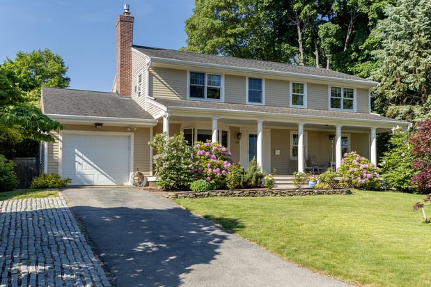Images Alice Pierce, Coldwell Banker Residential Brokerage - Hingham