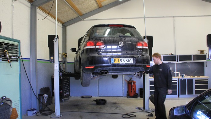 Images Frederiksværk Dækcenter A/S