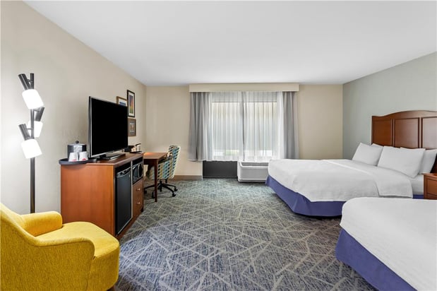 Images Hampton Inn - DeKalb (Near the University)