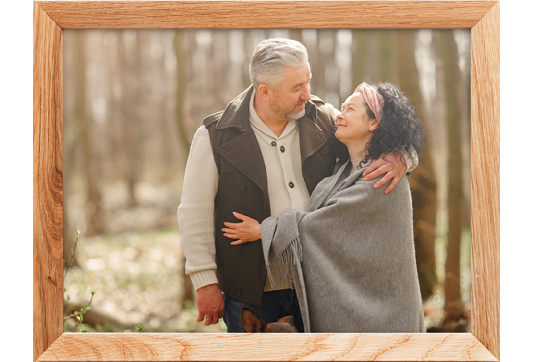 A photo of Louise and Don hugging.