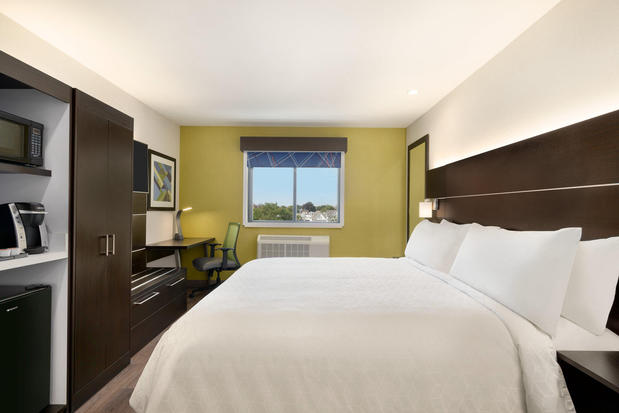 Images Holiday Inn Express Jamaica - Jfk Airtrain - Nyc by IHG