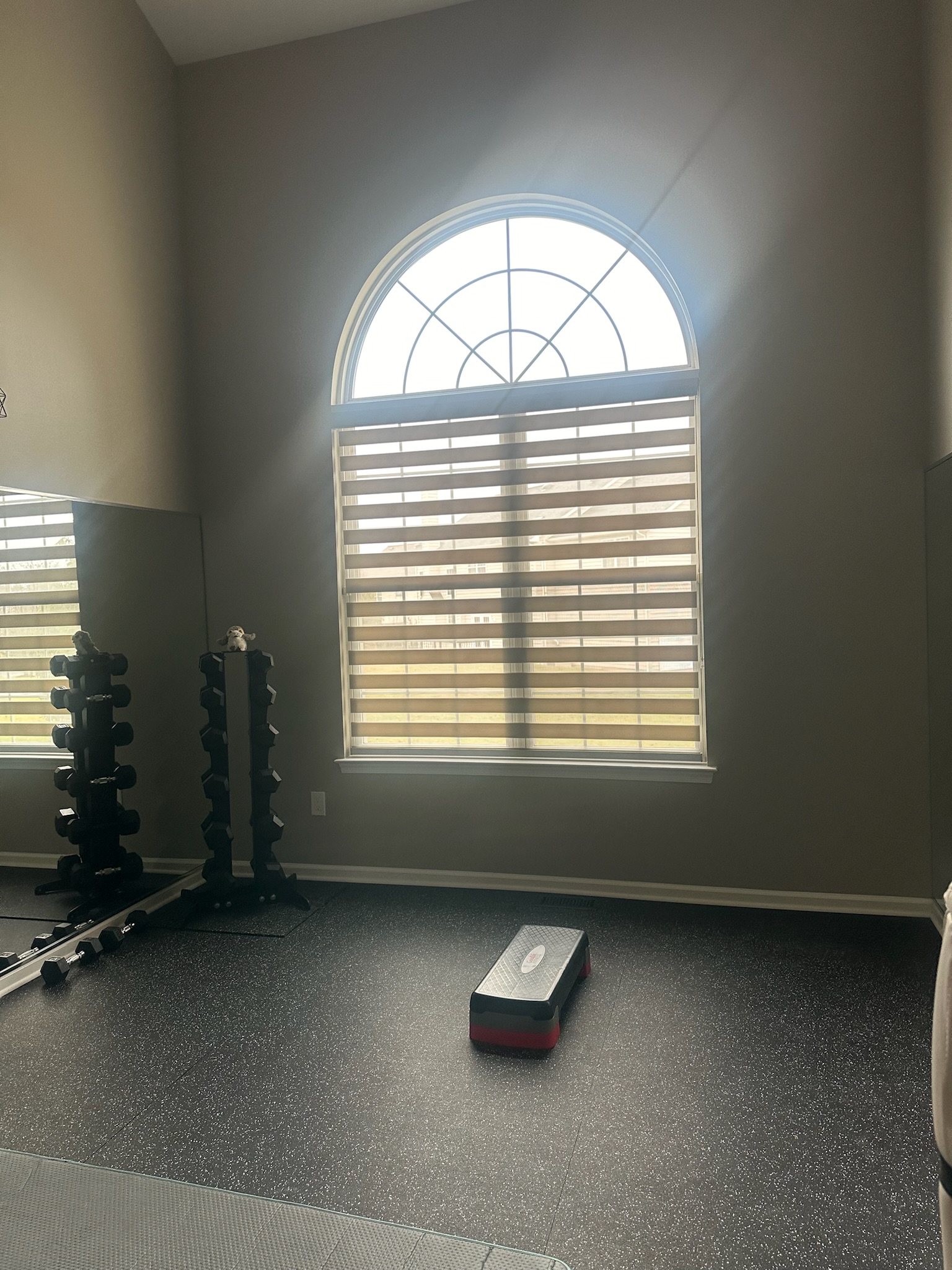 This dual sheer shade will look beautiful in your King of Prussia, PA home gym.