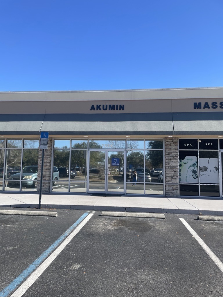 Akumin clinic Winter Haven front