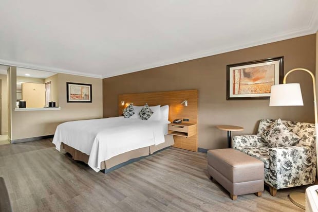 Images Best Western Plus Newport Mesa Inn
