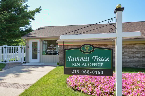 Images Summit Trace Apartments
