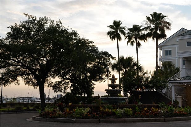 Images Hilton Garden Inn Charleston Waterfront/Downtown