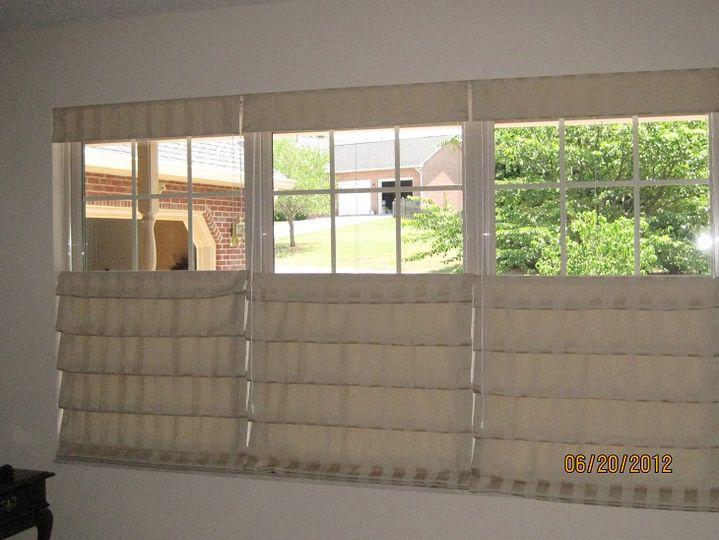 You can do a lot of creative things with our Top-Down, Bottom-Up Roman Shades! In this Maryville hom Budget Blinds of Knoxville & Maryville Knoxville (865)588-3377