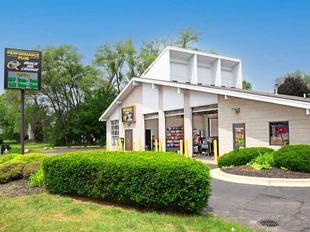 Images Performance Plus Quick Oil Change