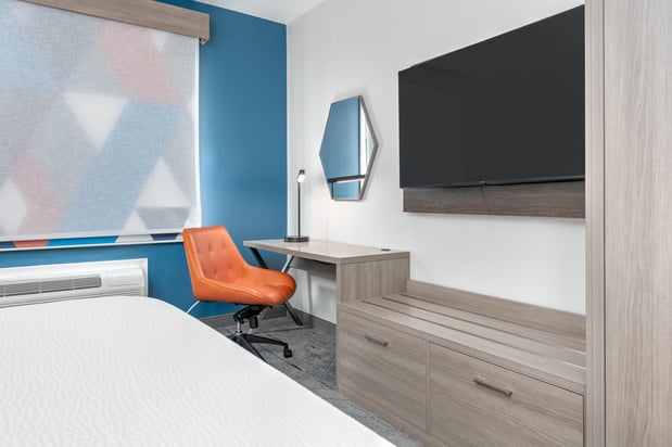 Images Holiday Inn Express & Suites Winnie by IHG
