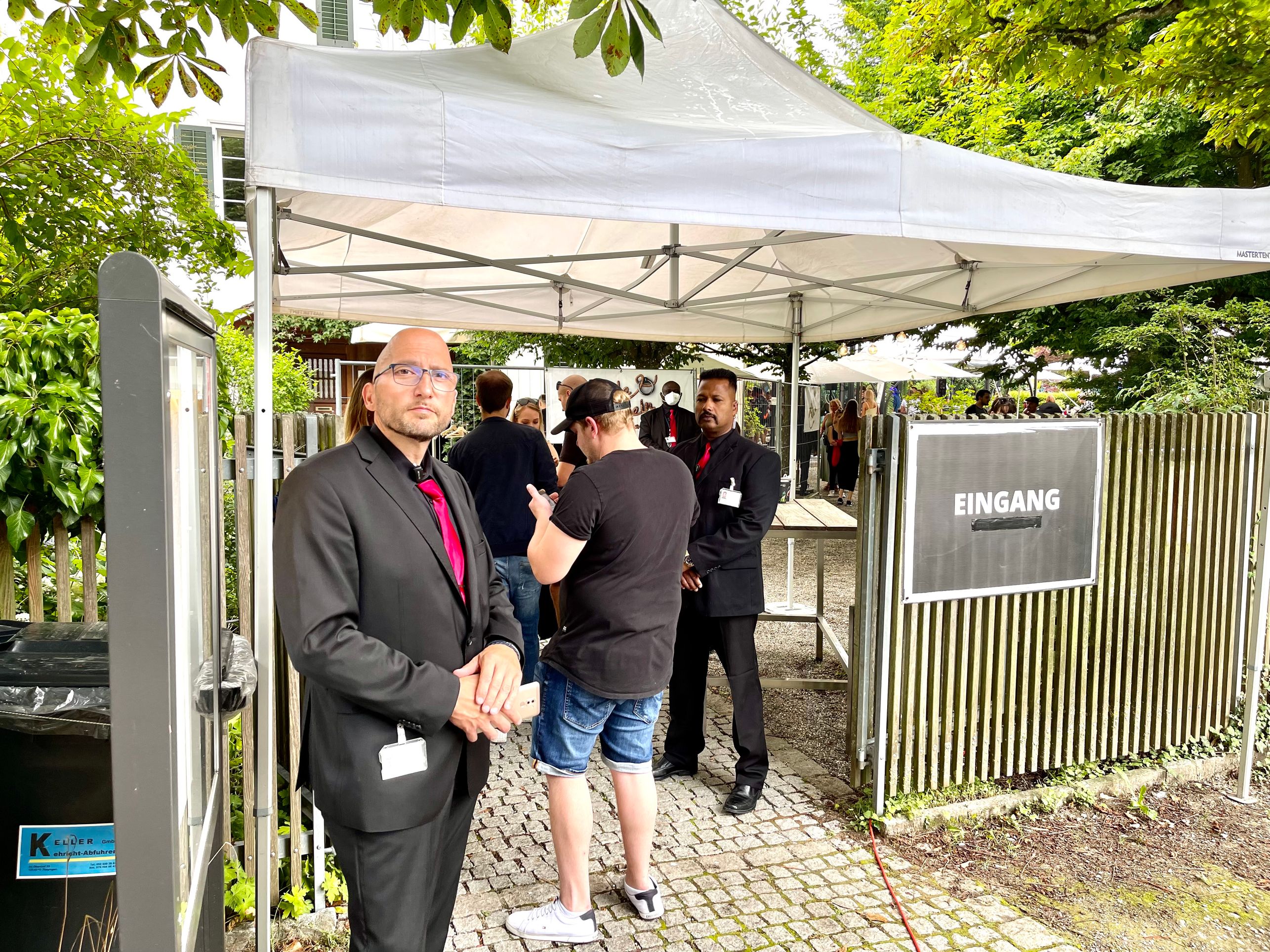 Bilder DHALi Gebäudereinigung