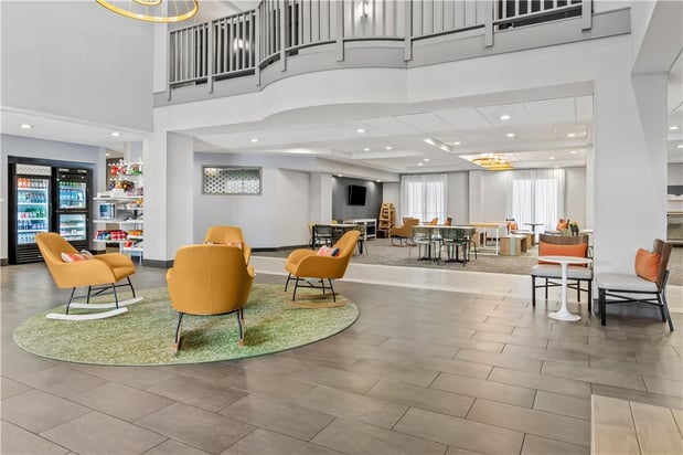 Images Spark by Hilton Mechanicsburg