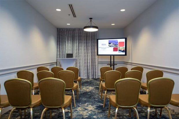 Images Hilton Garden Inn Milwaukee Northwest Conference Center