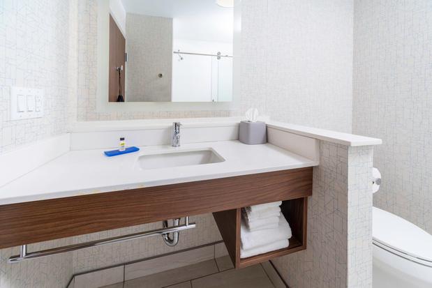 Images Holiday Inn Express & Suites Brevard – City Center by IHG