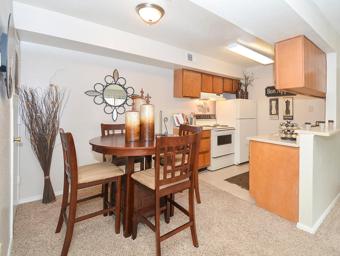 Fully-Equipped Kitchen With Breakfast Bar & Adjacent Dining Room Area