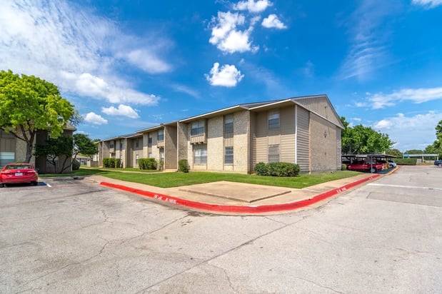 Images Forest Gardens Apartments