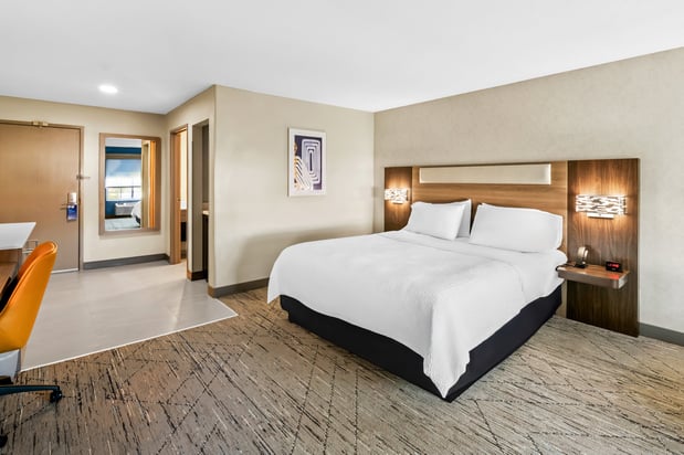 Images Holiday Inn Express & Suites Council Bluffs - Conv Ctr Area by IHG