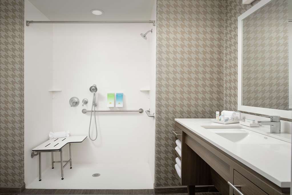 Guest room bath