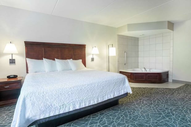 Images Hampton Inn & Suites Berkshires-Lenox