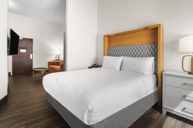 Images Holiday Inn & Suites Bothell by IHG