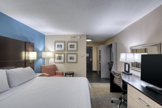 Images Holiday Inn & Suites Atlanta Airport-North by IHG