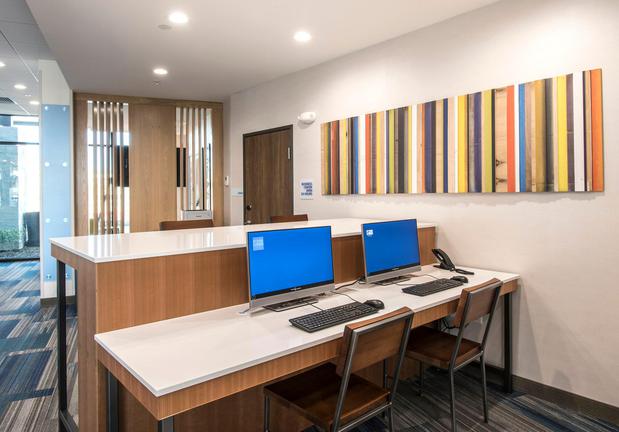 Images Holiday Inn Express & Suites Phoenix North - Happy Valley by IHG