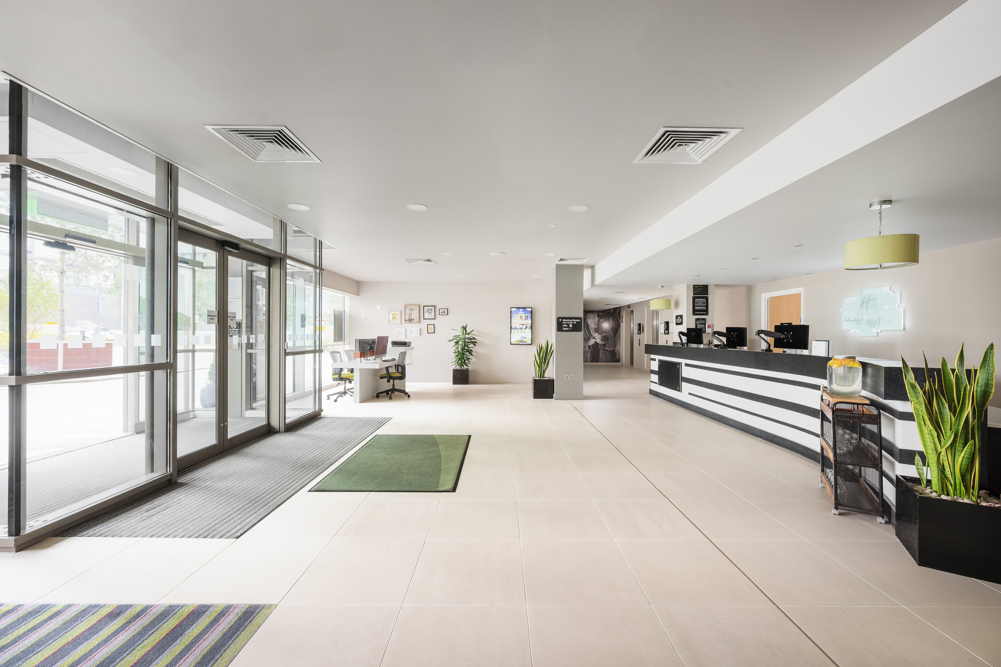 Images Holiday Inn Manchester - Mediacityuk by IHG