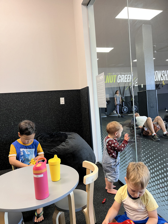 Child-Friendly Gym Experience with Kids Room