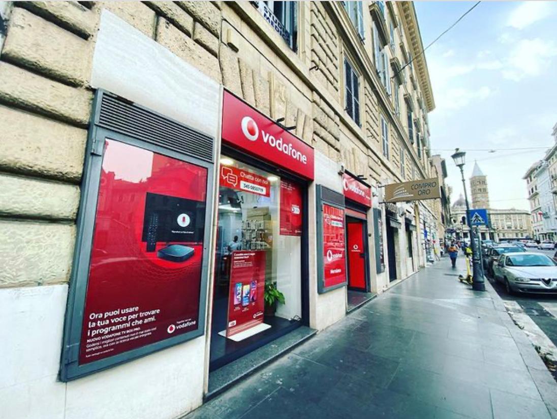 Images Vodafone Store | Via Merulana Roma