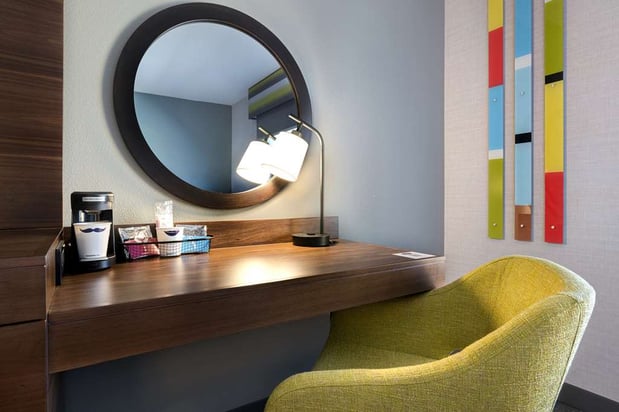 Images Hampton Inn & Suites Marina