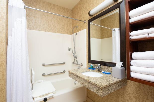Images Holiday Inn Express & Suites Astoria, an IHG Hotel