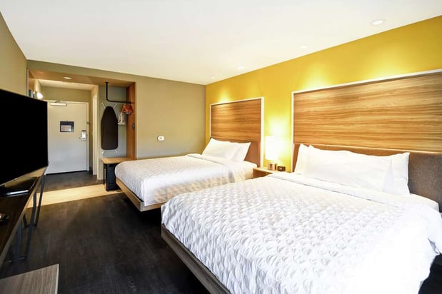 Images Tru by Hilton Louisville  Airport
