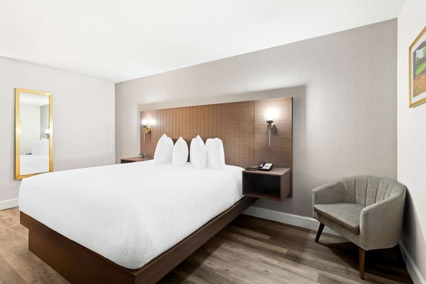 Images SureStay by Best Western Groves