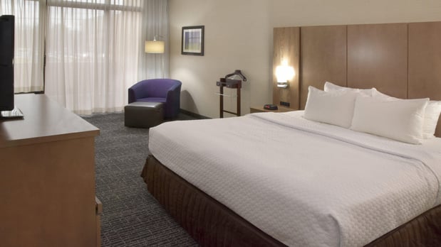 Images Crowne Plaza Cleveland Airport by IHG